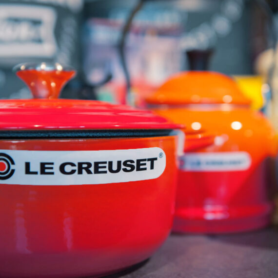 Le Creuset Bräter in der Farbe Orange Rot